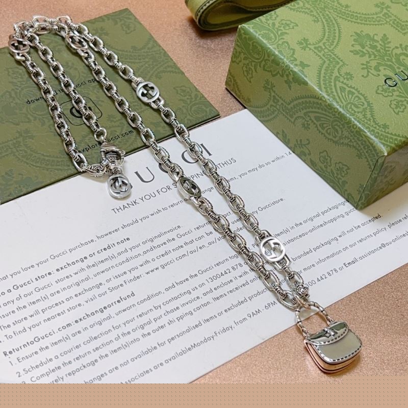 G*u*i necklaces